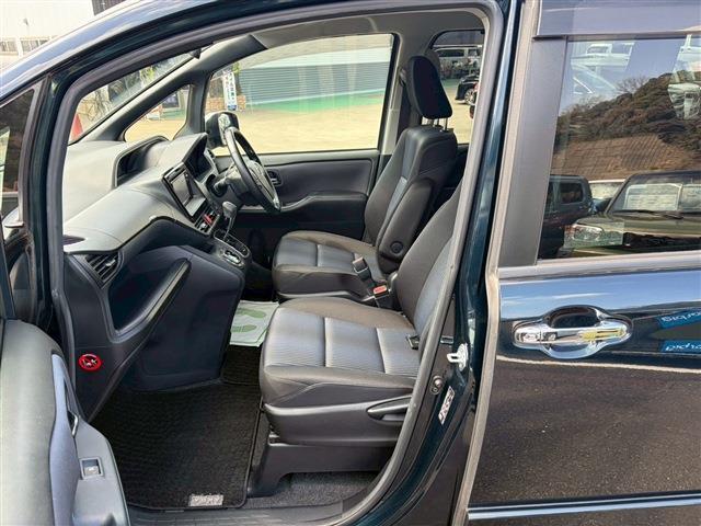 Ref:AUX-22760765 TOYOTA VOXY 2015 12 Ref:AUX-22760765 TOYOTA VOXY 2015 - Image 12