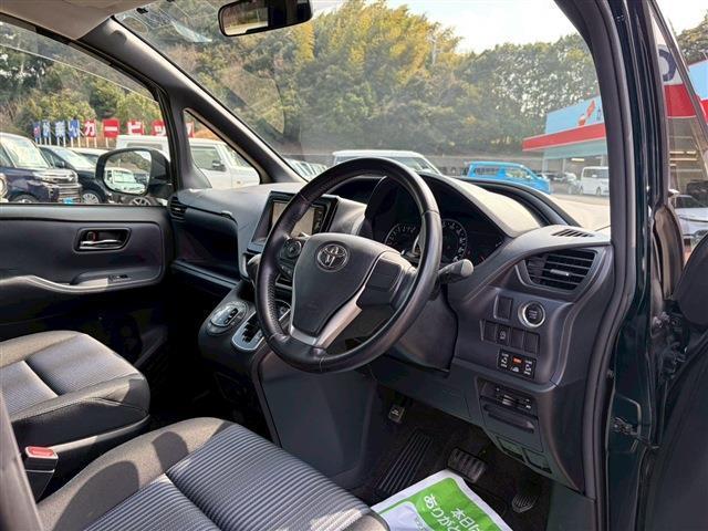 Ref:AUX-22760765 TOYOTA VOXY 2015 13 Ref:AUX-22760765 TOYOTA VOXY 2015 - Image 13