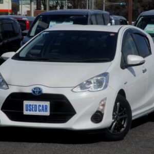 2017 Toyota Aqua pearl gasoline used car Japan export