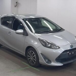 2018 Toyota Aqua silver gasoline used car Japan export