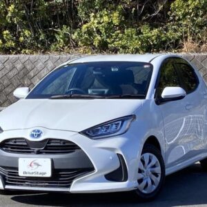 2021 Toyota Yaris pearl hybrid used car Japan export