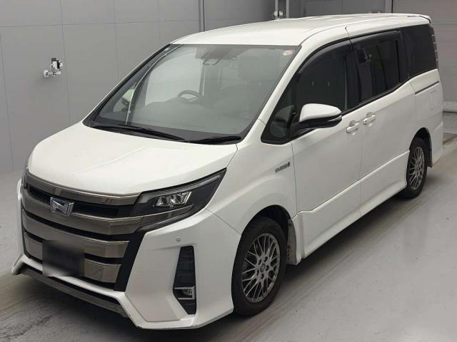 Ref:AUX-22800571 TOYOTA NOAH 2017 2 Ref:AUX-22800571 TOYOTA NOAH 2017 - Image 2