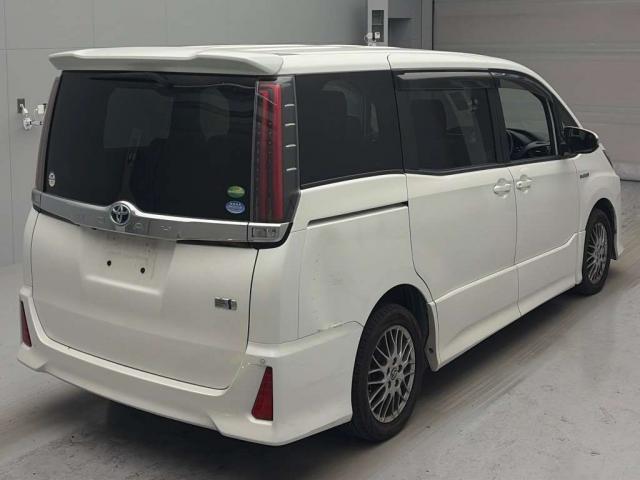 Ref:AUX-22800571 TOYOTA NOAH 2017 3 Ref:AUX-22800571 TOYOTA NOAH 2017 - Image 3