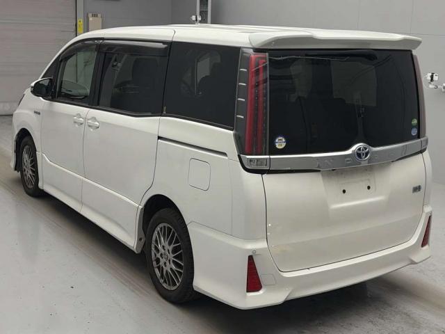 Ref:AUX-22800571 TOYOTA NOAH 2017 4 Ref:AUX-22800571 TOYOTA NOAH 2017 - Image 4