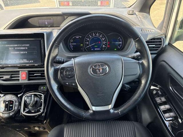 Ref:AUX-22800571 TOYOTA NOAH 2017 5 Ref:AUX-22800571 TOYOTA NOAH 2017 - Image 5