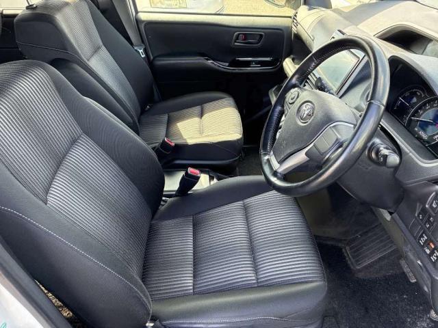 Ref:AUX-22800571 TOYOTA NOAH 2017 6 Ref:AUX-22800571 TOYOTA NOAH 2017 - Image 6