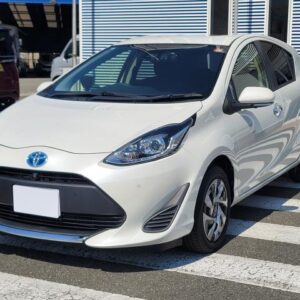 2020 Toyota Aqua pearl hybrid used car Japan export