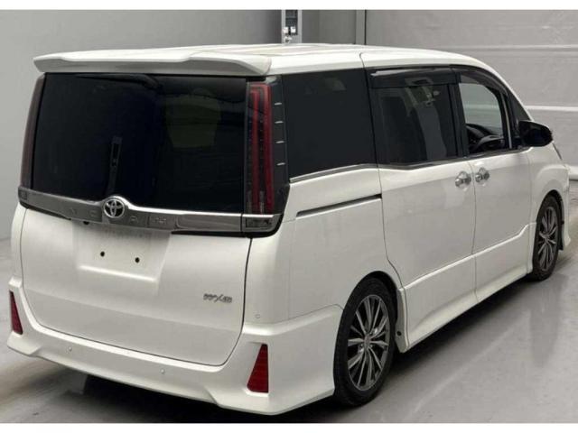 Ref:AUX-22820083 TOYOTA NOAH 2021 2 Ref:AUX-22820083 TOYOTA NOAH 2021 - Image 2