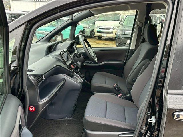 Ref:AUX-22824031 TOYOTA VOXY 2015 4 Ref:AUX-22824031 TOYOTA VOXY 2015 - Image 4