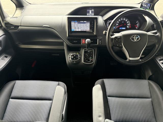 Ref:AUX-22824335 TOYOTA VOXY 2014 2 Ref:AUX-22824335 TOYOTA VOXY 2014 - Image 2