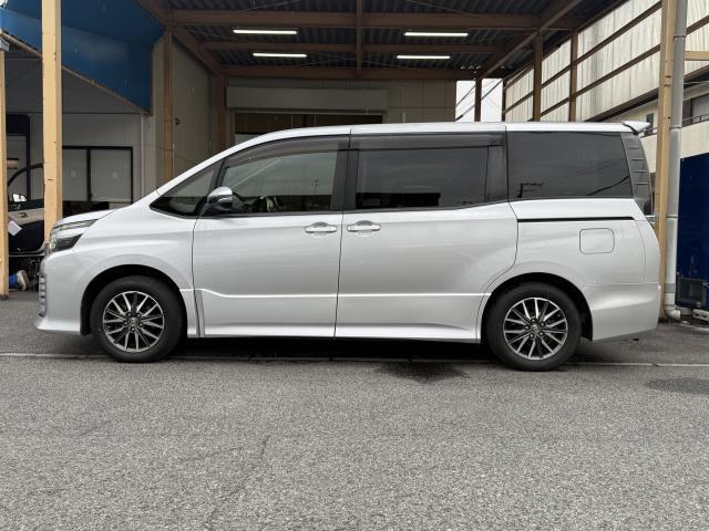 Ref:AUX-22824335 TOYOTA VOXY 2014 17 Ref:AUX-22824335 TOYOTA VOXY 2014 - Image 17