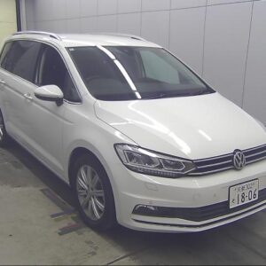 2018 Volkswagen Golf Touran white gasoline used car Japan export