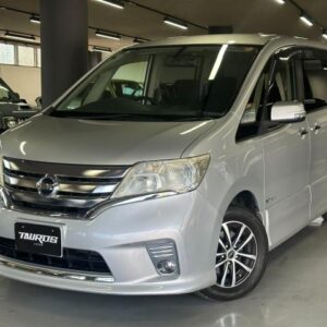 2013 Nissan Serena silver gasoline used car Japan export