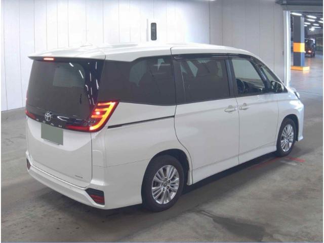Ref:AUX-22869543 TOYOTA NOAH 2022 5 Ref:AUX-22869543 TOYOTA NOAH 2022 - Image 5