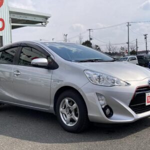 2015 Toyota Aqua silver hybrid used car Japan export