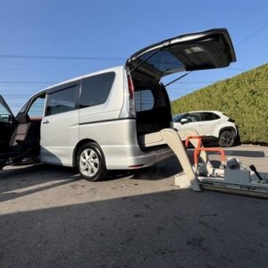 2011 Nissan Serena silver gasoline used car Japan export