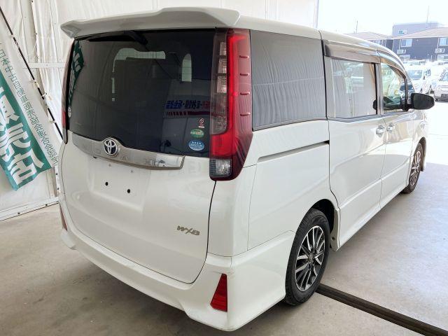 Ref:AUX-22882104 TOYOTA NOAH 2017 5 Ref:AUX-22882104 TOYOTA NOAH 2017 - Image 5