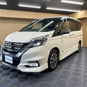 2017 Nissan Serena white gasoline used car Japan export
