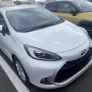 2024 Toyota Aqua pearl hybrid used car Japan export