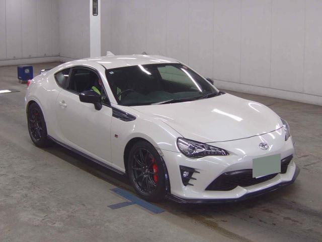 Ref:AUX-22897797 TOYOTA 86 2019 1 2019 Toyota 86 pearl gasoline used car Japan export