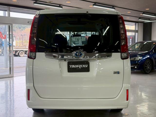 Ref:AUX-22916348 TOYOTA NOAH 2015 2 Ref:AUX-22916348 TOYOTA NOAH 2015 - Image 2