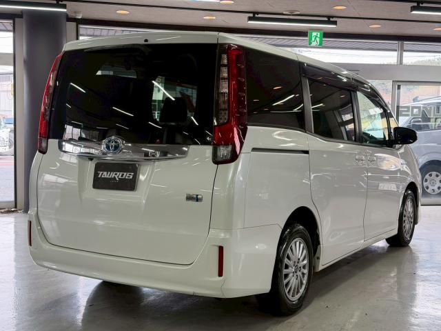 Ref:AUX-22916348 TOYOTA NOAH 2015 13 Ref:AUX-22916348 TOYOTA NOAH 2015 - Image 13