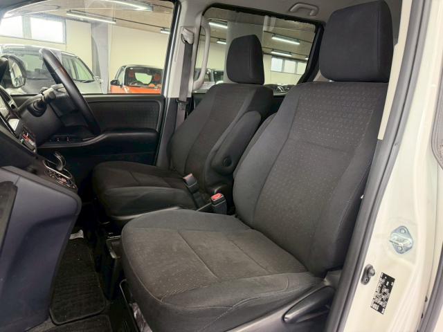 Ref:AUX-22916348 TOYOTA NOAH 2015 6 Ref:AUX-22916348 TOYOTA NOAH 2015 - Image 6