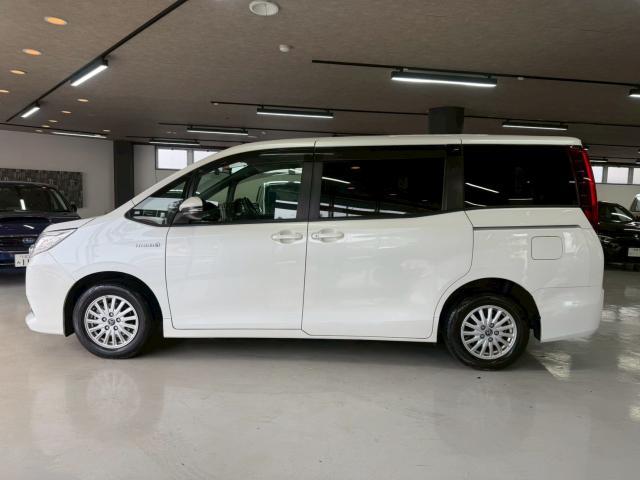 Ref:AUX-22916348 TOYOTA NOAH 2015 10 Ref:AUX-22916348 TOYOTA NOAH 2015 - Image 10