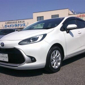 2023 Toyota Aqua pearl gasoline used car Japan export