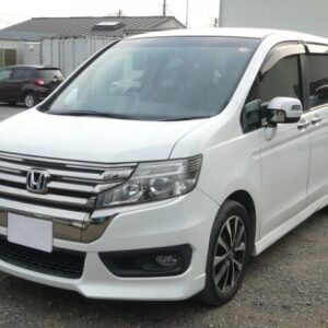 2013 Honda Stepwagon Spada pearl gasoline used car Japan export