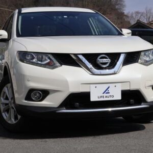 2015 Nissan X-Trail pearl gasoline used car Japan export