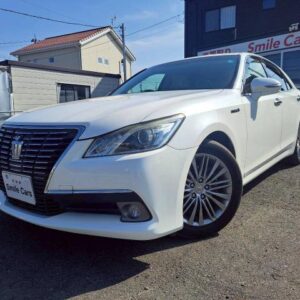 2013 Toyota Crown Hybrid pearl gasoline used car Japan export