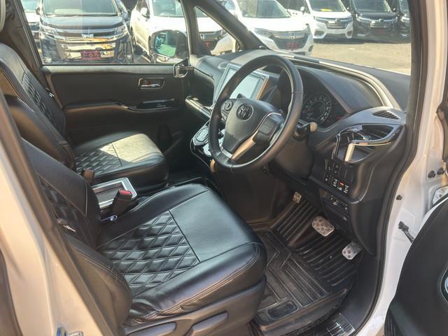 Ref:AUX-22955765 TOYOTA VOXY 2018 11 Ref:AUX-22955765 TOYOTA VOXY 2018 - Image 11