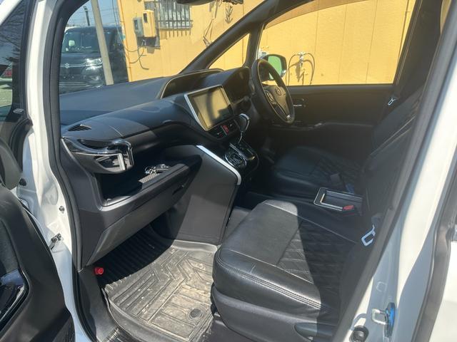 Ref:AUX-22955765 TOYOTA VOXY 2018 13 Ref:AUX-22955765 TOYOTA VOXY 2018 - Image 13