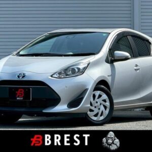 2019 Toyota Aqua silver hybrid used car Japan export