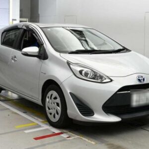 2018 Toyota Aqua silver gasoline used car Japan export