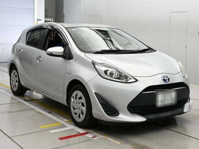 Ref:AUX-22995183 TOYOTA AQUA 2018 1 2018 Toyota Aqua silver gasoline used car Japan export