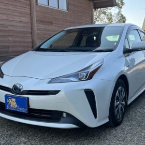 2019 Toyota Prius pearl hybrid used car Japan export