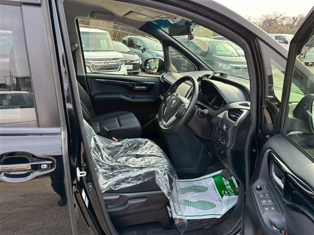 Ref:AUX-22999694 TOYOTA VOXY 2014 16 Ref:AUX-22999694 TOYOTA VOXY 2014 - Image 16