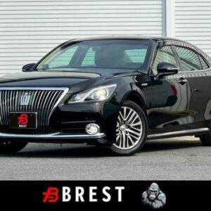 2013 Toyota Crown Majesta black hybrid used car Japan export