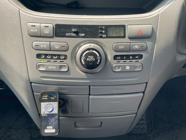 Ref:AUX-23015651 TOYOTA VOXY 2004 17 Ref:AUX-23015651 TOYOTA VOXY 2004 - Image 17