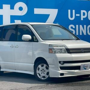 2004 Toyota Voxy pearl gasoline used car Japan export