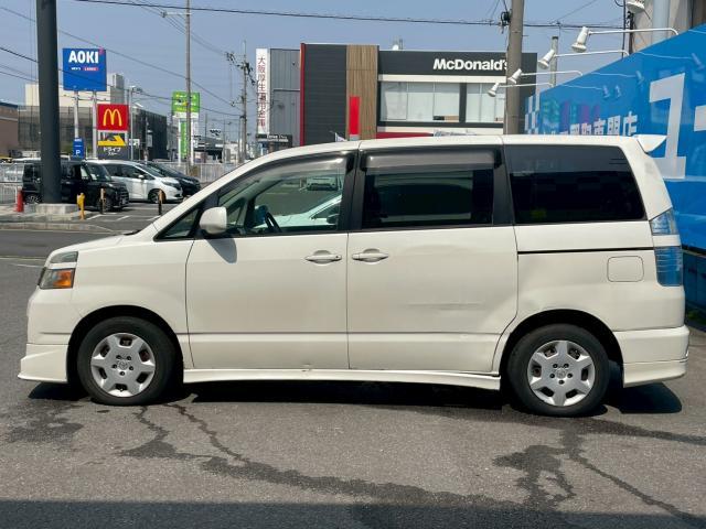 Ref:AUX-23015651 TOYOTA VOXY 2004 7 Ref:AUX-23015651 TOYOTA VOXY 2004 - Image 7