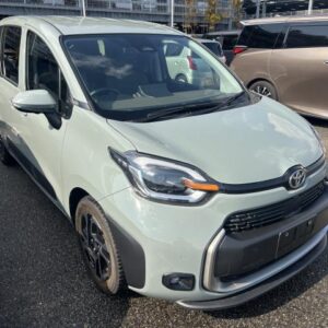 2023 Toyota Sienta green hybrid used car Japan export