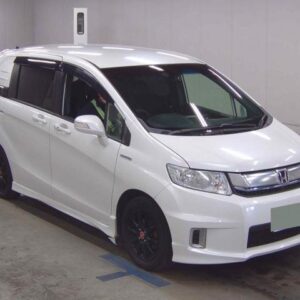 2016 Honda Freed Spike Hybrid pearl gasoline used car Japan export