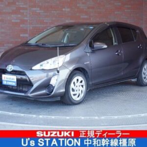 2016 Toyota Aqua gray gasoline used car Japan export