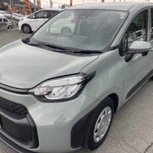 2023 Toyota Sienta green gasoline used car Japan export