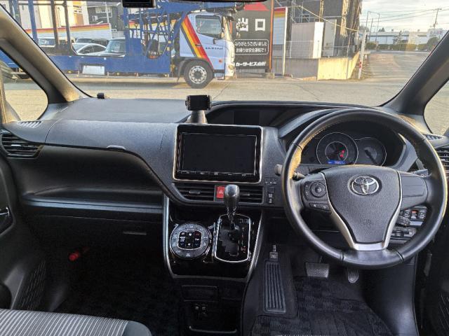 Ref:AUX-23039824 TOYOTA VOXY 2018 3 Ref:AUX-23039824 TOYOTA VOXY 2018 - Image 3