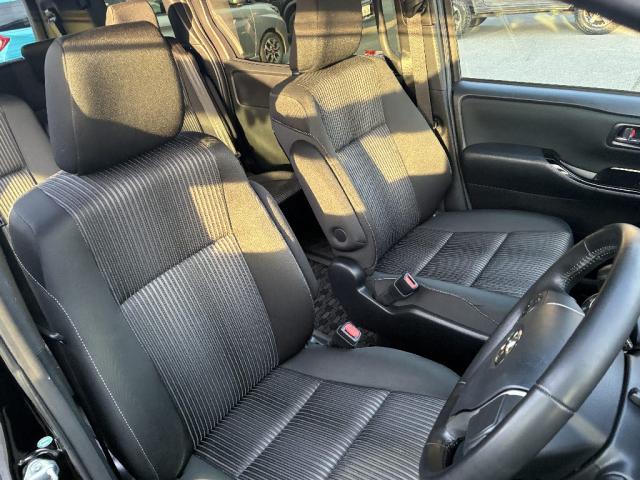 Ref:AUX-23039824 TOYOTA VOXY 2018 4 Ref:AUX-23039824 TOYOTA VOXY 2018 - Image 4