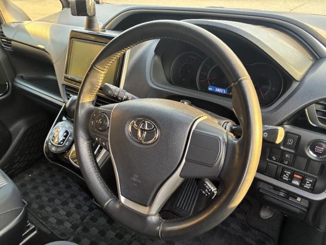 Ref:AUX-23039824 TOYOTA VOXY 2018 8 Ref:AUX-23039824 TOYOTA VOXY 2018 - Image 8